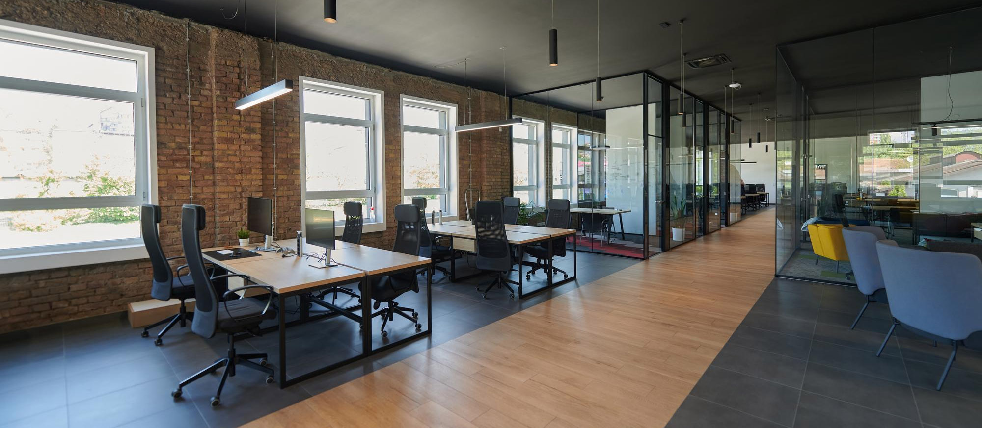 Read more about the article Designing Productive Workspaces: What Really Matters in 2025